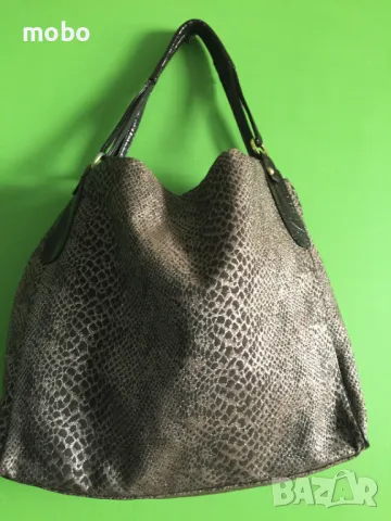 Дамска кафява чанта/ тип змийски принт / от водоустойчива промазка,едно отделение с вътрешен джоб , снимка 2 - Чанти - 49634230