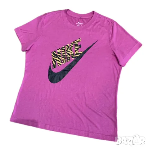 Оригинална дамска тениска Nike Sportswear Graphic | L размер, снимка 2 - Тениски - 46901399