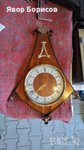 Ретро стенен часовник Маяк – кварцов, дървен корпус, 80‑те години