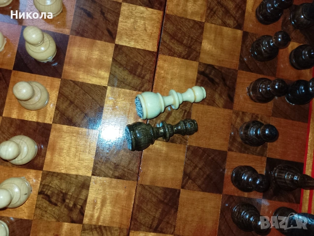Шах48/48 с дървени фигури и синьобели пулове, снимка 3 - Статуетки - 51787327