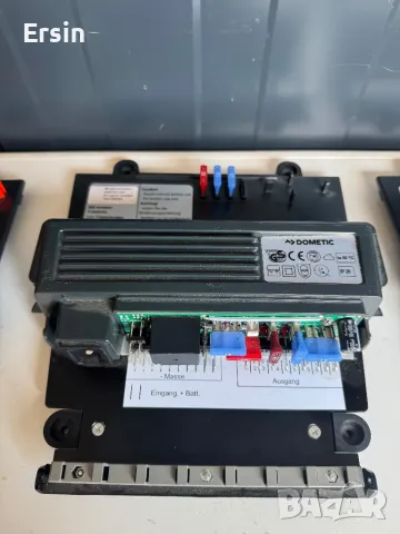 КОМБИНИРАНО ЗАРЯДНО Dometic ЗА БАТЕРИИ И ЗАХРАНВАНЕ ЗА 12 V, снимка 3 - Части - 49801007