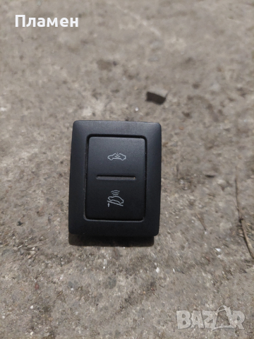 Бутон аларма за VW Golf 5, снимка 1 - Части - 44969992