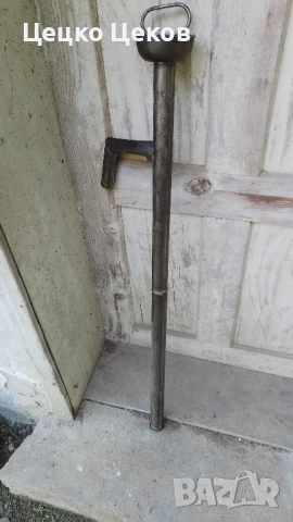 Стара помпа за масло.