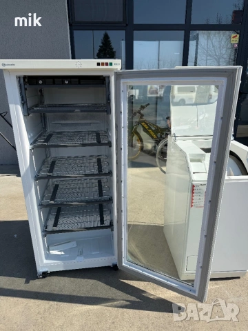 Минусова хладилна витрина Bauknecht 140 см , снимка 12 - Витрини - 53743854
