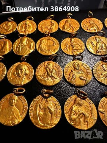 Колекция позлатени католически медальони, снимка 6 - Антикварни и старинни предмети - 54066137