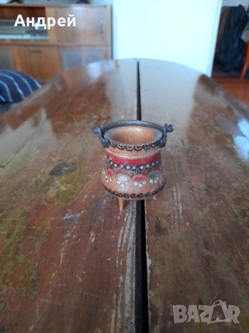 Стар дървен сувенир котле,менче