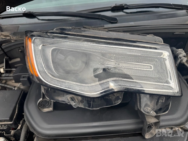 Оригинален десен фар за jeep grand cherokee wk2 overland 2018