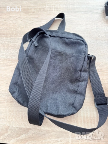 Nike чанта през рамо – черна (компактна), снимка 2 - Чанти - 53679992