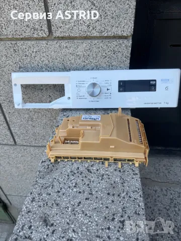 Продавам отлична управляваща и горна платка с предният панел за пералня Whirlpool FFS 7238 W EE 7kg