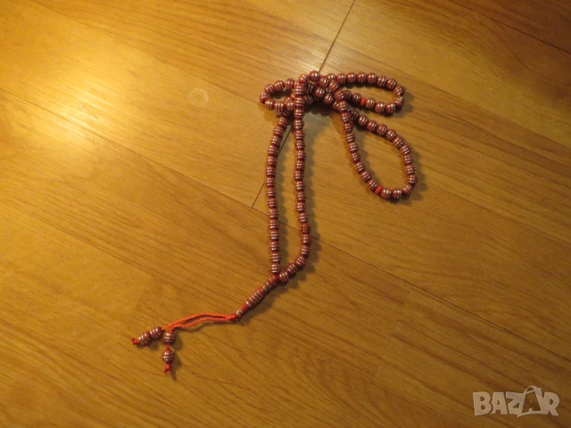 красива червена с шарка цвят злато османска броеница, молитвена броеница с 99 турска броеница