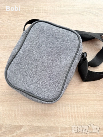 Adidas Originals чанта през рамо, снимка 2 - Чанти - 53679853