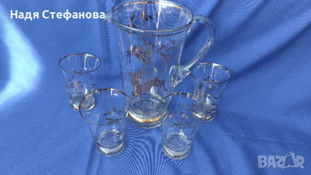 Ретро комплект за безалкохолно, вода, вино, кана и 4 чаши, златни шарки, кантове, снимка 1 - Антикварни и старинни предмети - 47333678