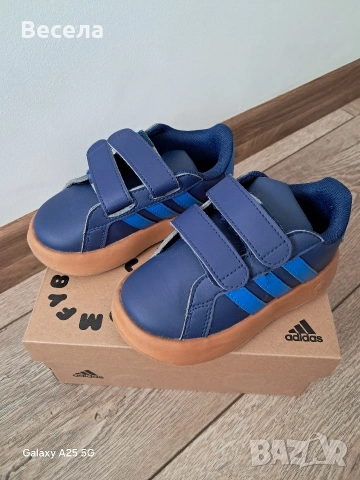 Детски маратонки Adidas, снимка 4 - Детски обувки - 54275554