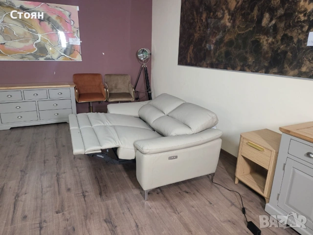 Светло бежов кожен диван двойка с електрически релаксиращ механизъм, снимка 12 - Дивани и мека мебел - 53694248