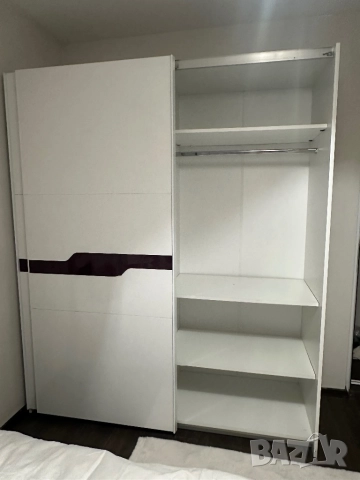Бял гардероб с плъзгащи врати, снимка 2 - Гардероби - 52942477