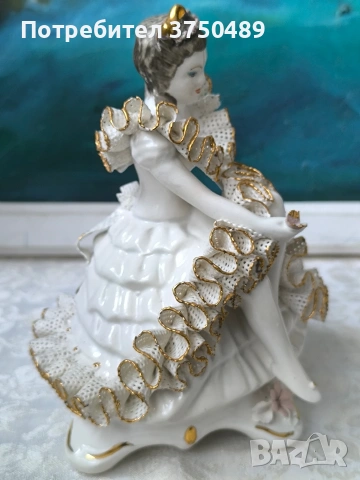 Фигурка на дама с разкошна рокля , снимка 3 - Колекции - 53669575