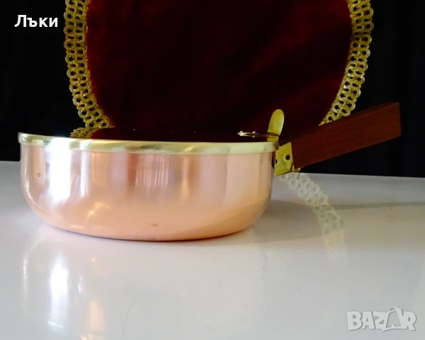 Меден съд за трохи,меден тиган с капак. , снимка 2 - Антикварни и старинни предмети - 50774355