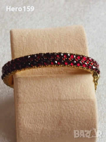 Стара дамска гривна с позлата и гранати