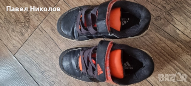 Детски кожени маратонки Adidas 28 номер, снимка 4 - Детски маратонки - 51941182