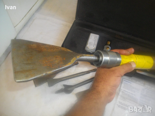 Голям пневматичен скрепер стъргалка DITTMANN Scrap Air S24 пълен комплект с длета за дърво и бетон , снимка 16 - Други инструменти - 51554477