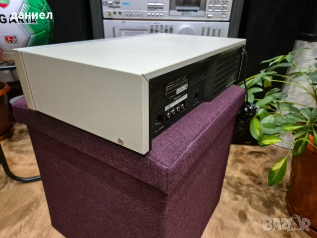 Касетен дек HITACHI D-85s с отличен външен вид, без липси и надрасквания + подарък, снимка 4 - Декове - 53193341