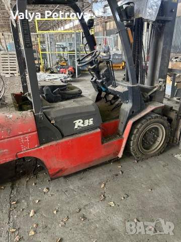 мотокар / вилицов повдигач (forklift truck)