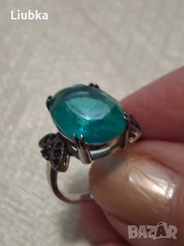 красив сребърен пръстен с голям зелен камък, снимка 2 - Пръстени - 54086471