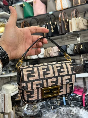 мини чанти fendi , снимка 5 - Чанти - 48919393