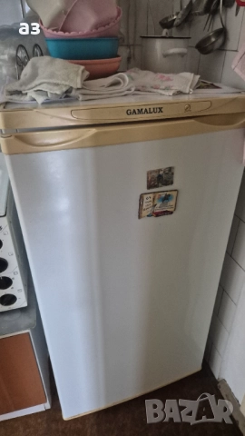 Малък хладилник с камера