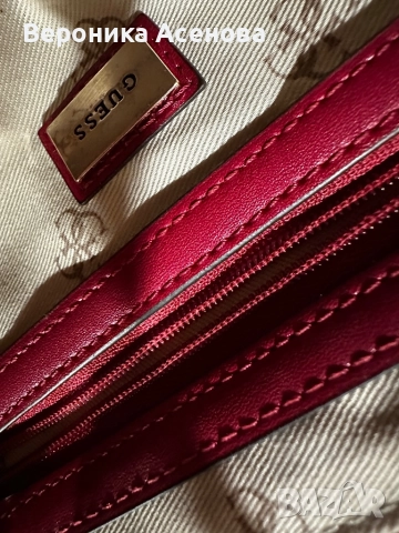 Червено бижу чанта Guess, снимка 9 - Чанти - 52541192