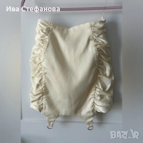 Нов бял елегантен сатенен сатен сет костюм комплект от две части пола и топ Oh Polly , снимка 9 - Костюми - 50121688