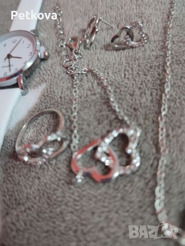 Дамски подаръчен комплект, часовник, гривна, колие, пръстен, обеци , снимка 2 - Обеци - 45559919