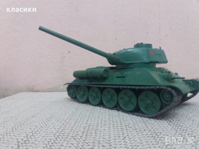 Макет на танк Т-34., снимка 2 - Коли, камиони, мотори, писти - 54155235