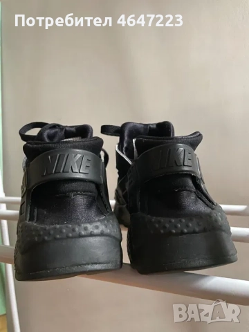 Дамски маратонки Nike Huarache, 38.5 размер, снимка 3 - Маратонки - 52361996