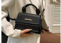 Стилна малка черна чанта , снимка 2