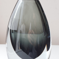 Стара авторска ваза от стъкло фирма Kosta Boda, снимка 2 - Вази - 44978274