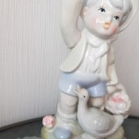 Порцеланова фигура на момченце, снимка 3 - Антикварни и старинни предмети - 45295473