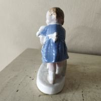 Порцеланова статуетка -момиченцето с агънцето, снимка 4 - Статуетки - 45694283