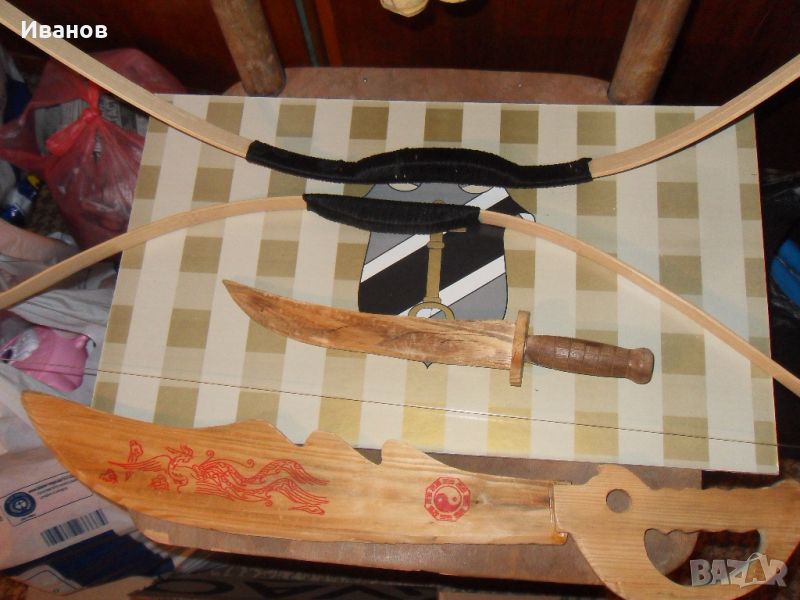продавам детски средновековни оръжия изработени от дърво, снимка 1