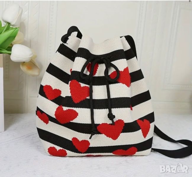 Плетена чанта в бяло и черно и със сърца, снимка 1