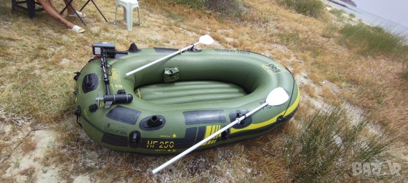 лодка с Ел мотор гребла помпа батерии бартер за падъл борд, снимка 1