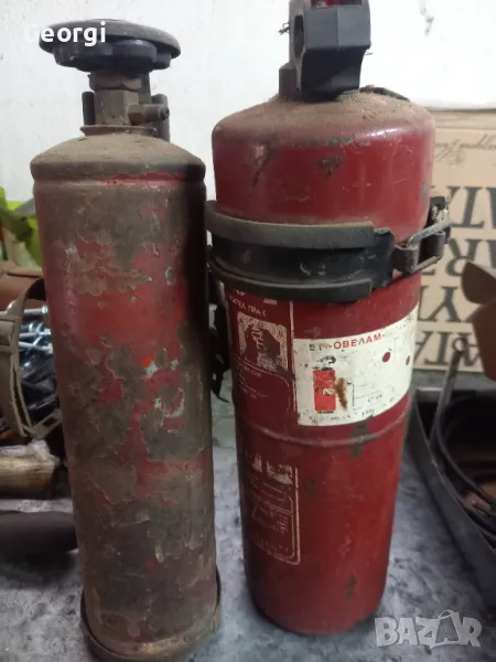 Пожарогасител два броя стари модели , снимка 1