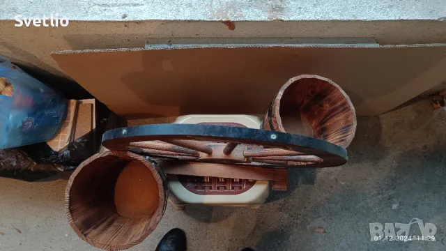 Продавам декоративно дървено колело със саксии., снимка 3 - Саксии и кашпи - 50302365