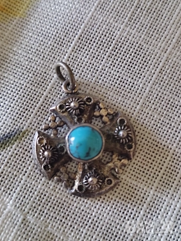 Стар сребърен кръст с тюркоаз