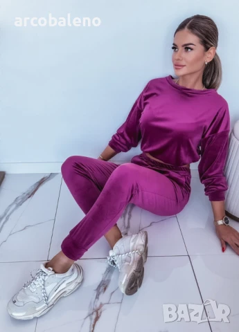 Дамски велурен комплект от две части, суитшърт + панталон с ластик, снимка 8 - Комплекти - 50663937