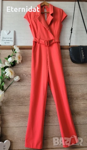 Елегантен гащеризон цвят корал с коланче и джобове 