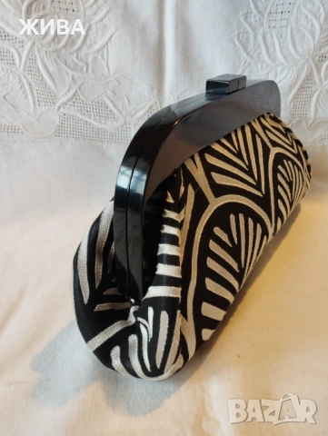 ЕСТЕСТВЕНА КОПРИНА дамски клъч в черно и сиво металик, снимка 2 - Чанти - 53564964