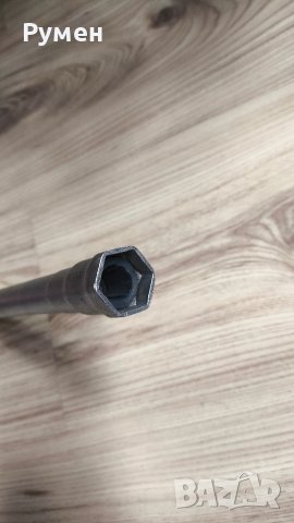 Ключове за болтове за захващане на джанти и тресчотачен ключ за крик, снимка 7 - Други инструменти - 50494162