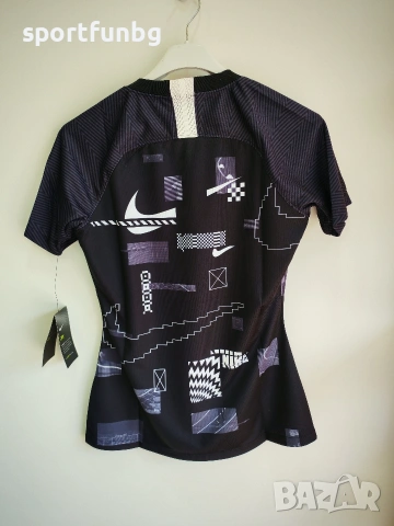 Дамска тениска Nike Dry History Month, снимка 2 - Тениски - 53870890