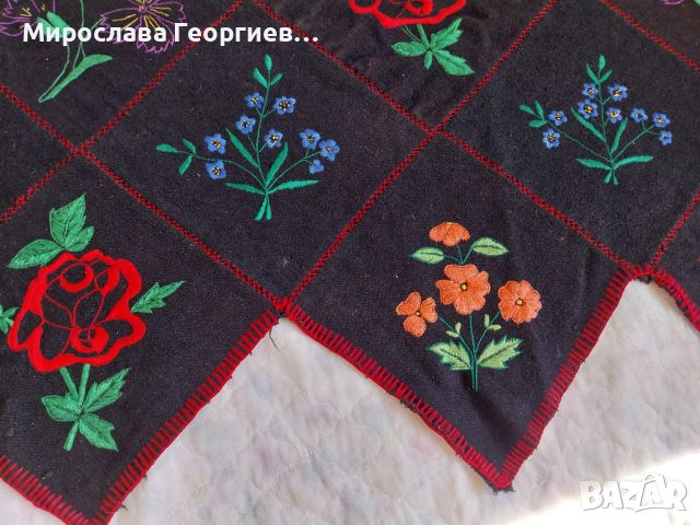 Много стар ръчно изработен и бродиран ковьор за стена с красива флорална бродерия, снимка 7 - Антикварни и старинни предмети - 45565435